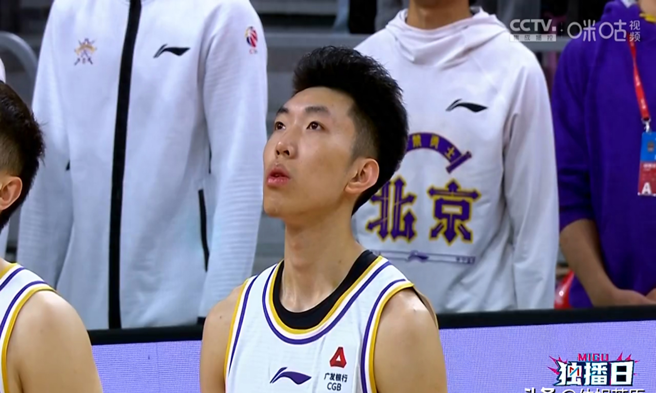 JackeyLove重返赛场，出色发挥首场状态出色，巴黎圣日耳曼观众沸腾！