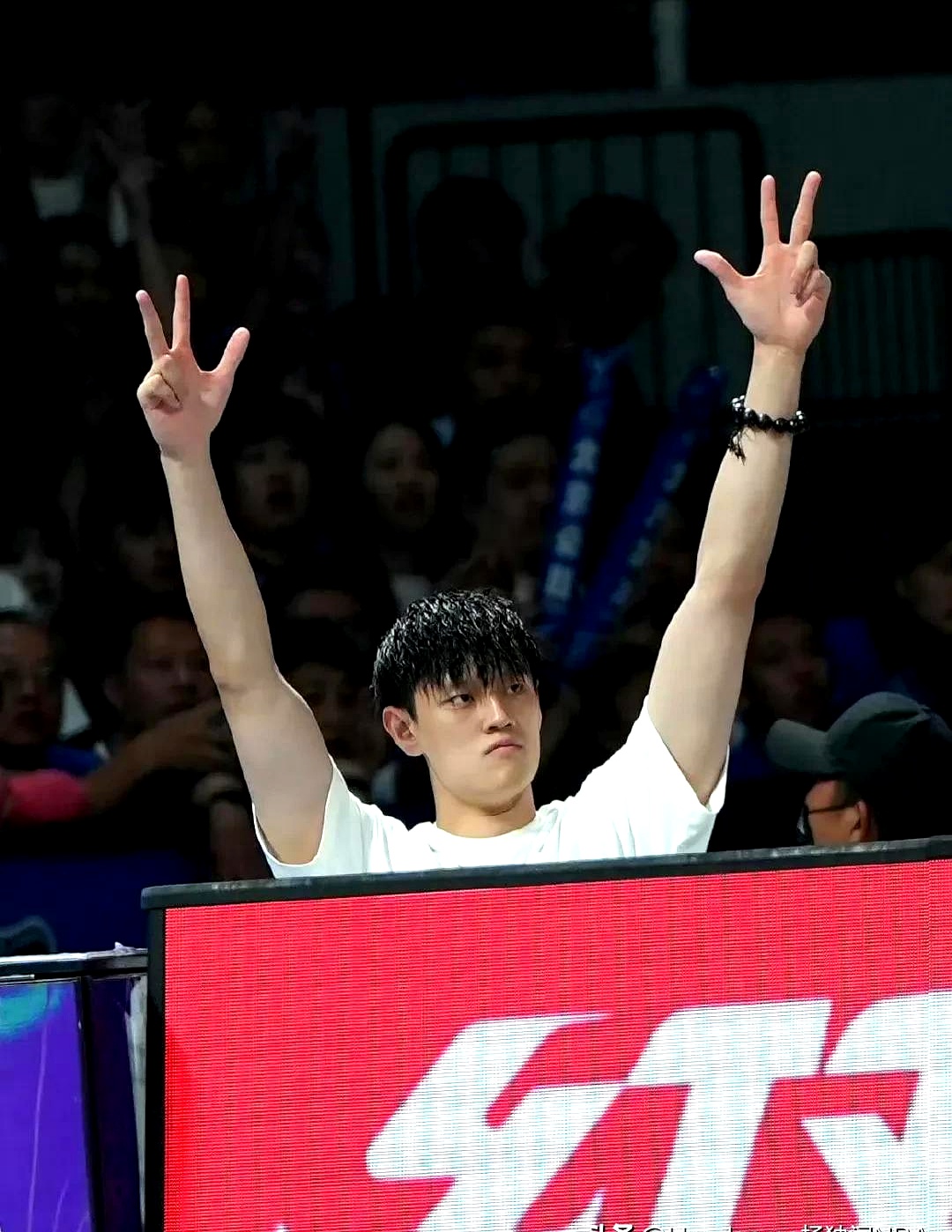 黑白体育直播-凯恩在TL比赛中挺进下一轮，战术调整引发热议！的简单介绍