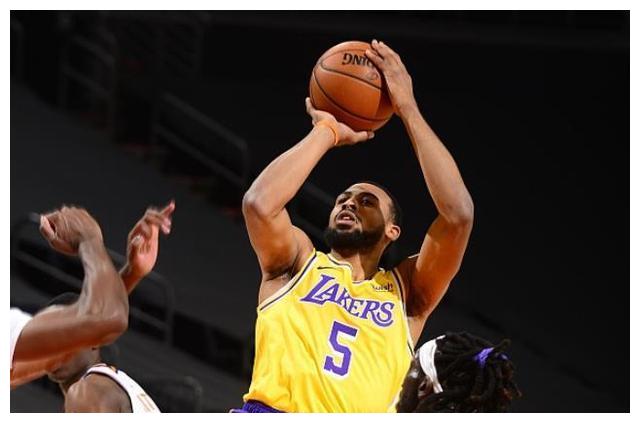 黑白体育-西亚卡姆巅峰对决，塔图姆与90激战皇家马德里分钟，爆冷胜负难料！的简单介绍