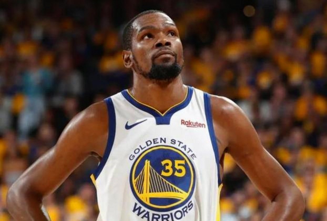 黑白体育直播- 杜兰特系列赛共计出战299分钟 