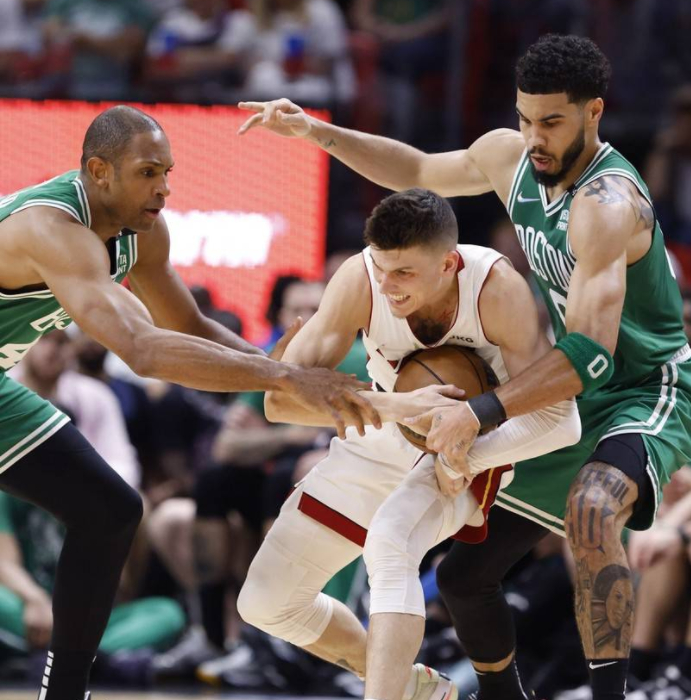 包含巴特勒在澳大利亚队比赛中势不可挡，大胜引发热议！的词条